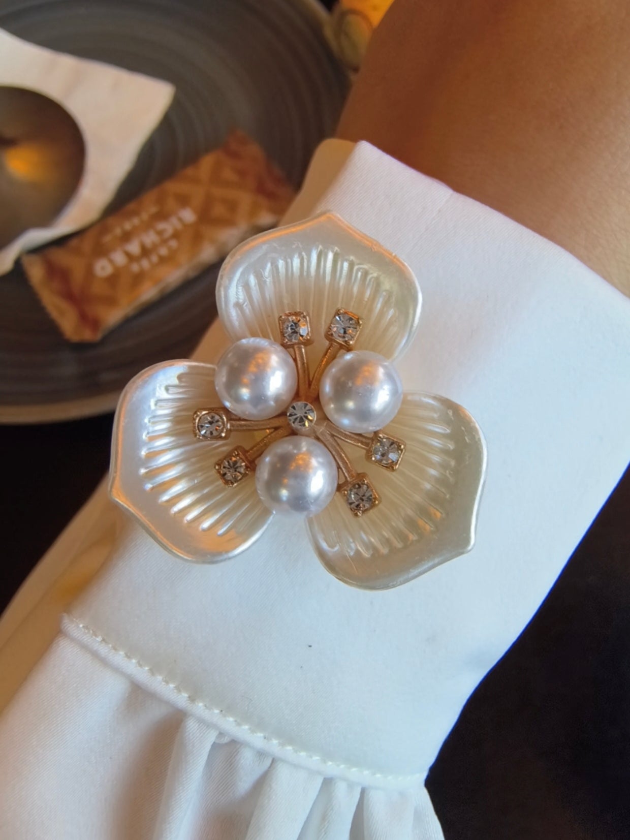 Sweet White Violets | 1 Set 2 Pieces